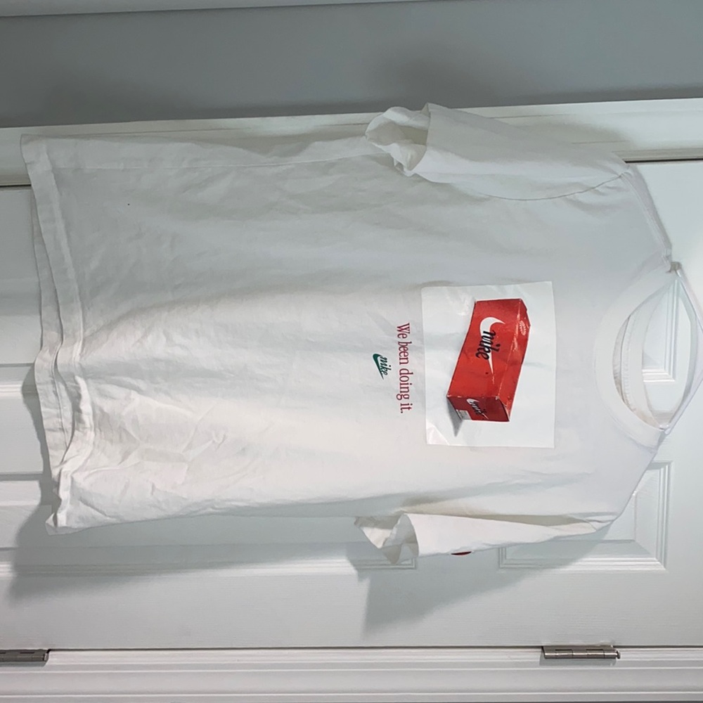BRAND NEW NIKE T SHIRT